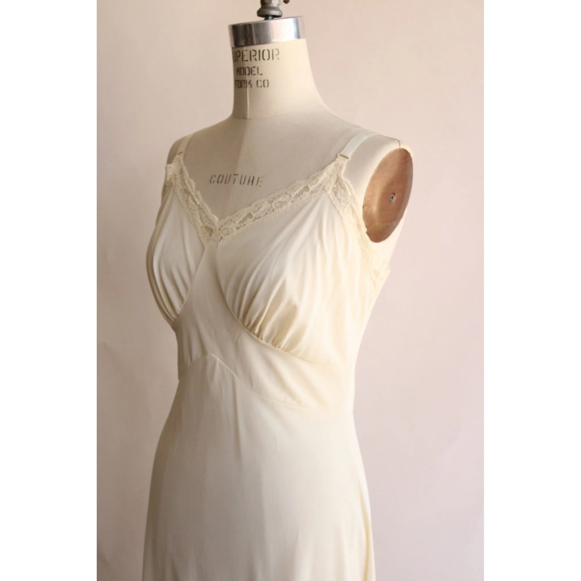 Vintage 1980s 1990s Slip Ivory Nylon Full Length Slip